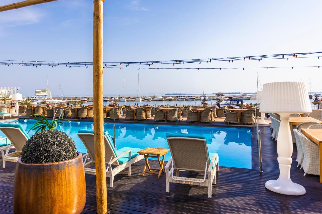 Hotel Palace Marina Dinevi سفيتي فلاس المظهر الخارجي الصورة